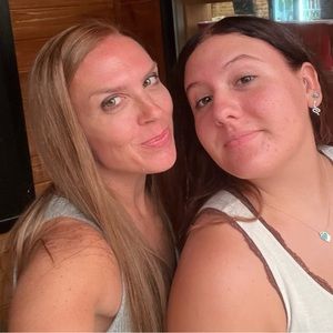 Meet your Posher, Cynthea